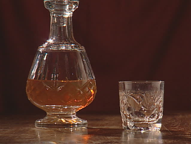 Whiskey pour