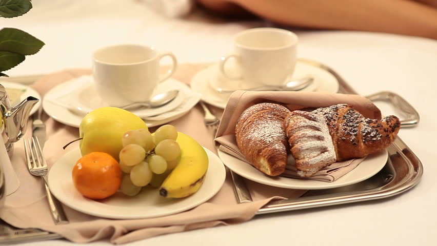 Couple having breakfast in bed; HD: Photo JPEG, dolly.