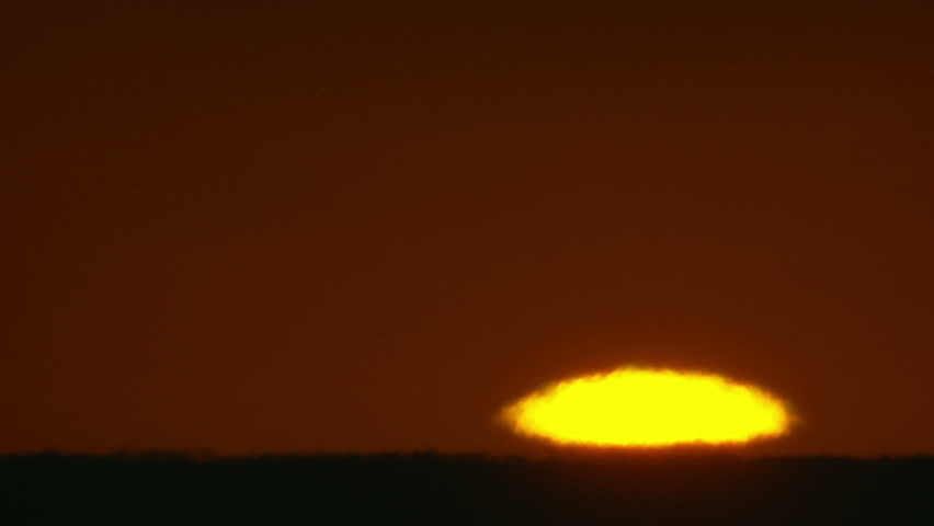 Big Close-up Sun Rise Over Ocean - Clear Horizon & Sky Sunrise, Time Lapse