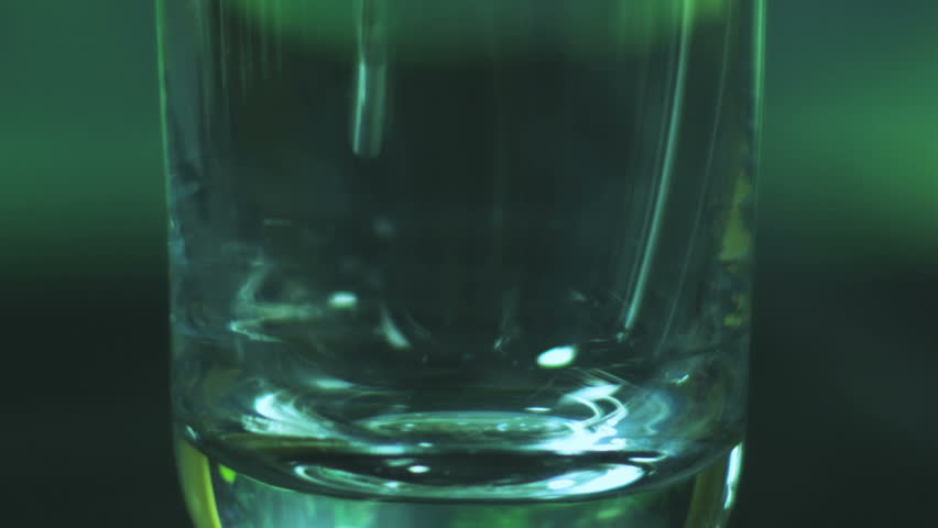 pour water 