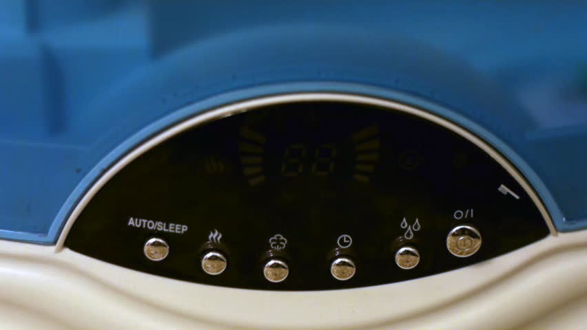Air humidifier tool makes wet steam