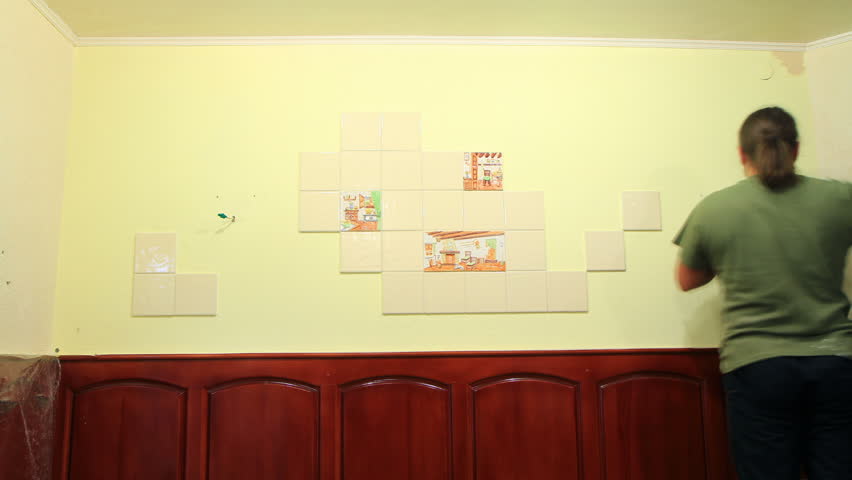 master applies decorative plaster on the wall. Timelapse. 