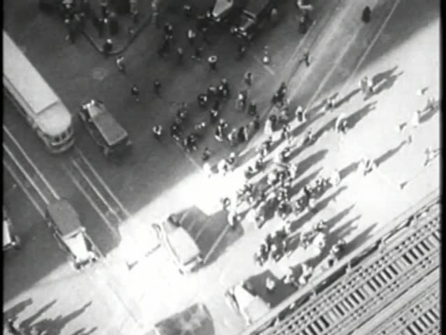 Aerial view of busy New York City street, 1930s