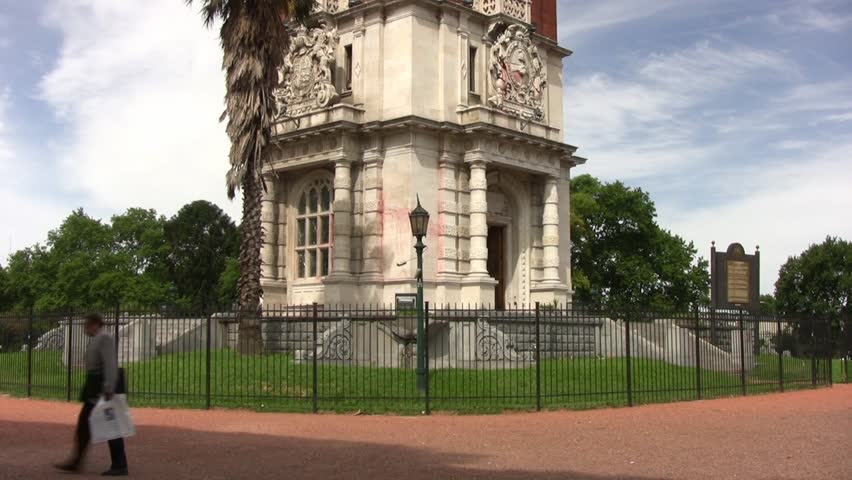 English Tower (Torre de los Ingleses), a landmark of Buenos Aires, Arg.; tilt up - (source: HDV1080i, Can. HV30)