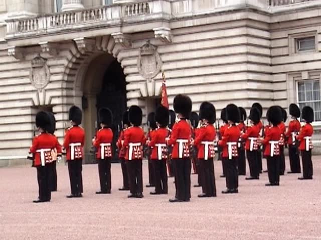 LONDON - CIRCA 2007: 
Change of guards at the Buckingham palace circa 2007 in London. 