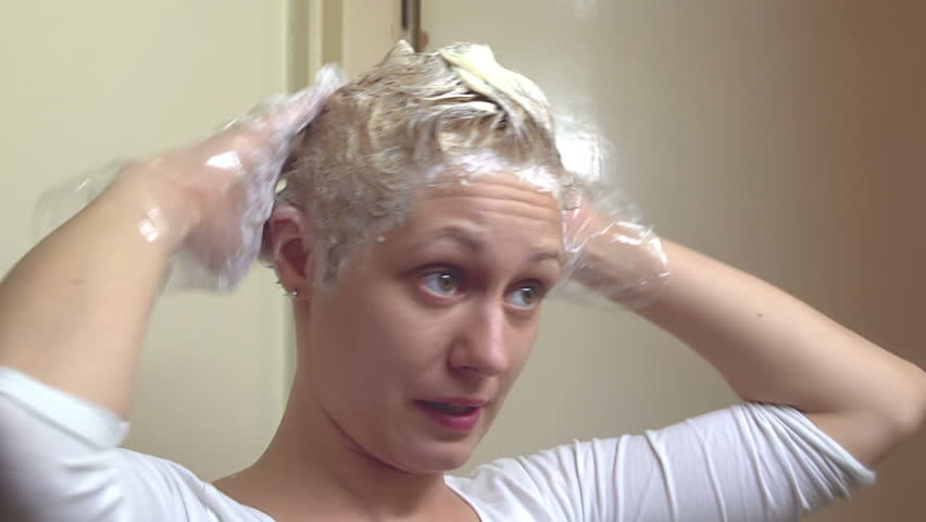Sony FS-100 - Young woman doing her hair with dye! 