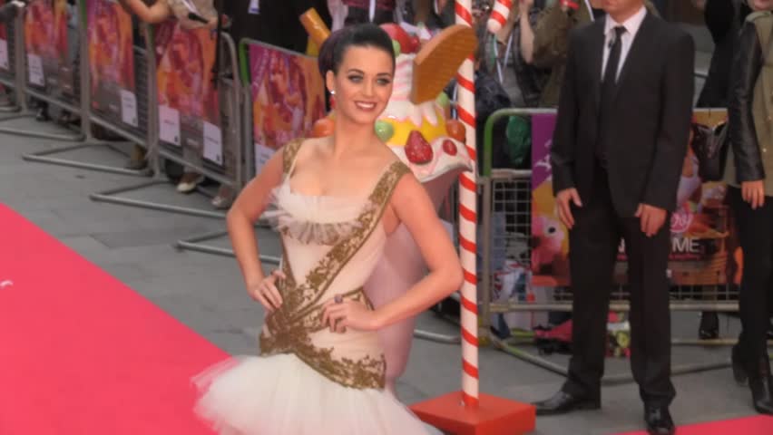LONDON - JUL 3: Katy Perry poses for photographers at the European Premiere of 'Katy Perry Part Of Me'  in Leicester Square on Jul 3, 2012 in London