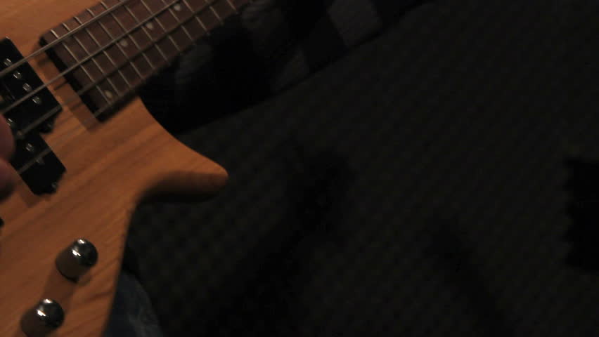 Bass Guitar_02

Bass Guitar - recording studio HD 1080p