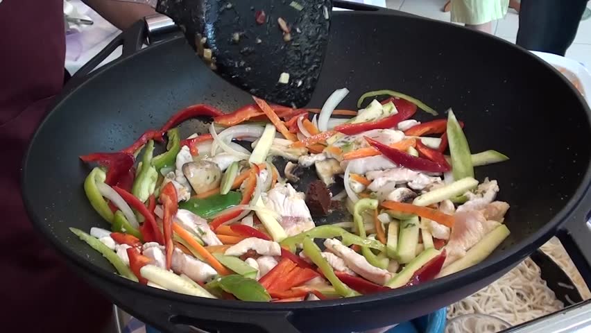 Stewing vegetables with chicken 