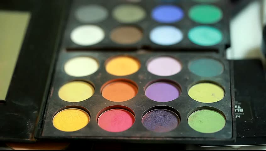 makeup palette colored square with a focus on the model of the eye lashes
