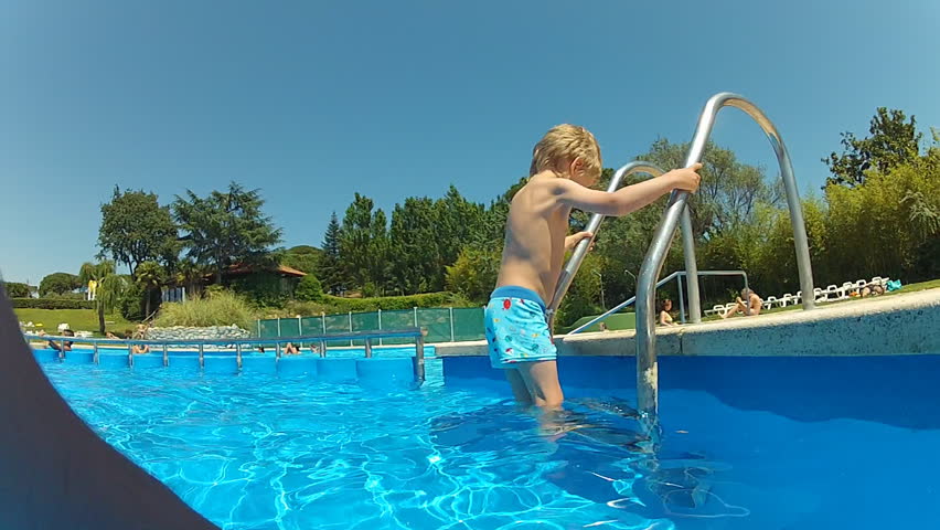 Little boy come into pool