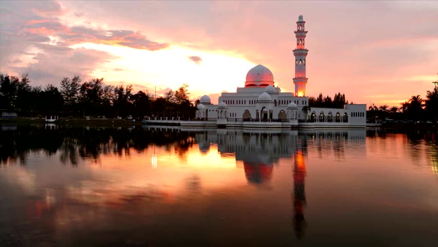 TERENGGANU - MAY 01 : The Sun sets over The Floating Mosque on May 01, 2009 at Kuala Terengganu, Malaysia.