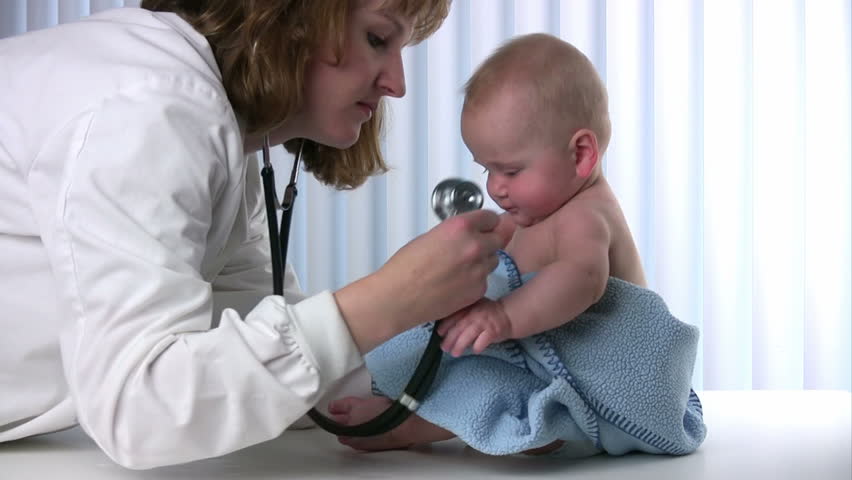 Female doctor listens to a babyÃÂ¢??s lungs using a stethoscope