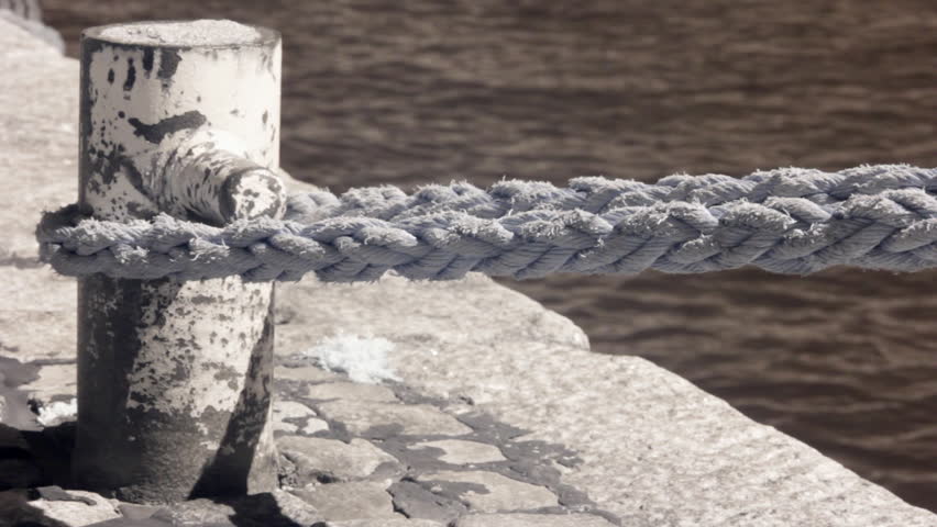 Infrared Finland: rope fixing vessel to pier 