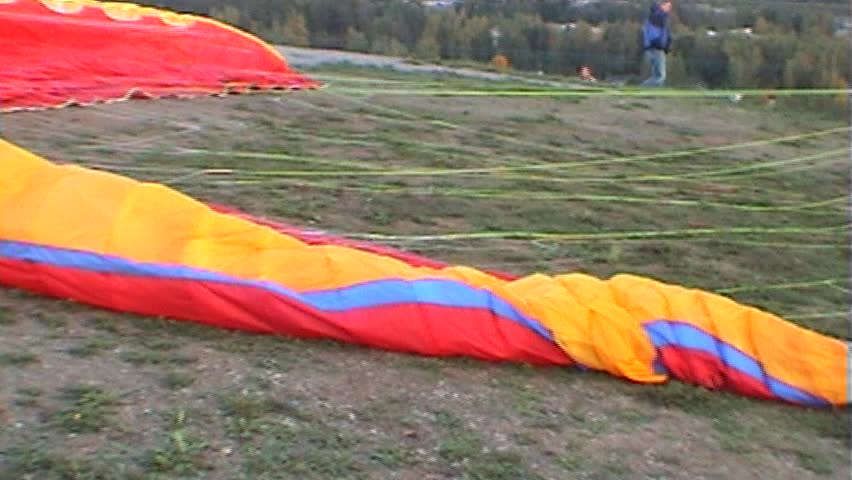 Unsuccessful paraglider start, tripod, 16x9