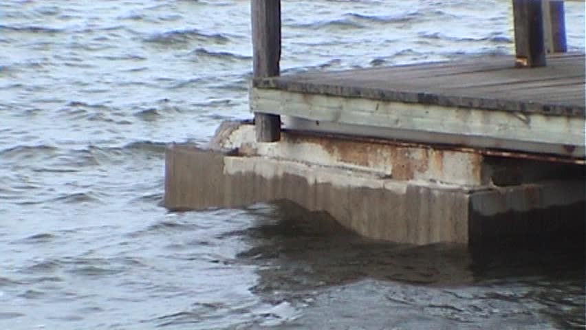 Construction of a floating wharf, details, tripod, 16x9