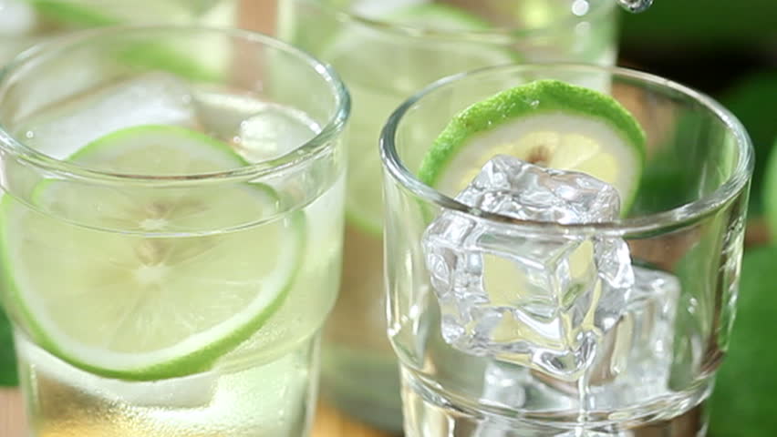 pouring lemonade zooming out
