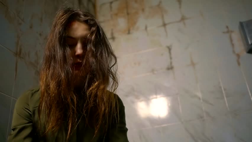 betrunken-bruenette-gesichts-video-von
