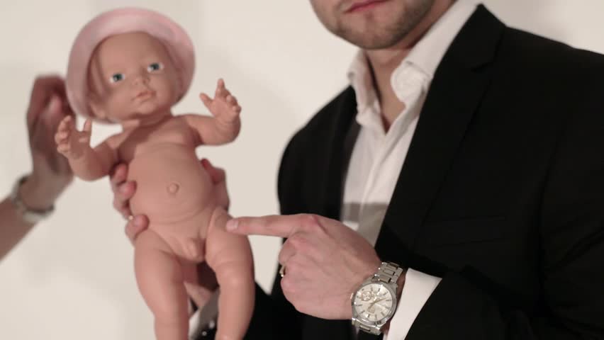 Grote shows penis