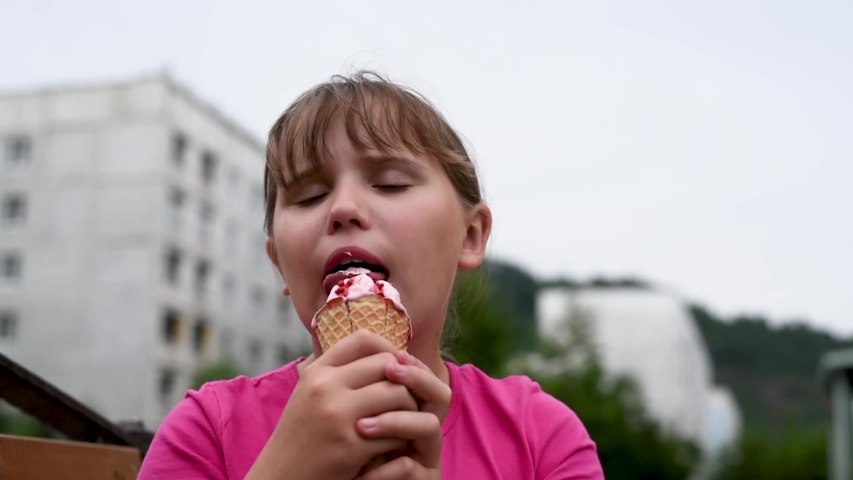 girls-eating-themselves-videos