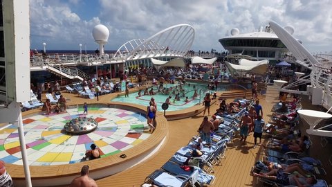 Cruise Ship October 10 Cruise Ship At Sea Ocean And Pool Deck View Enchantment Of The Seas 2017 Bahamas