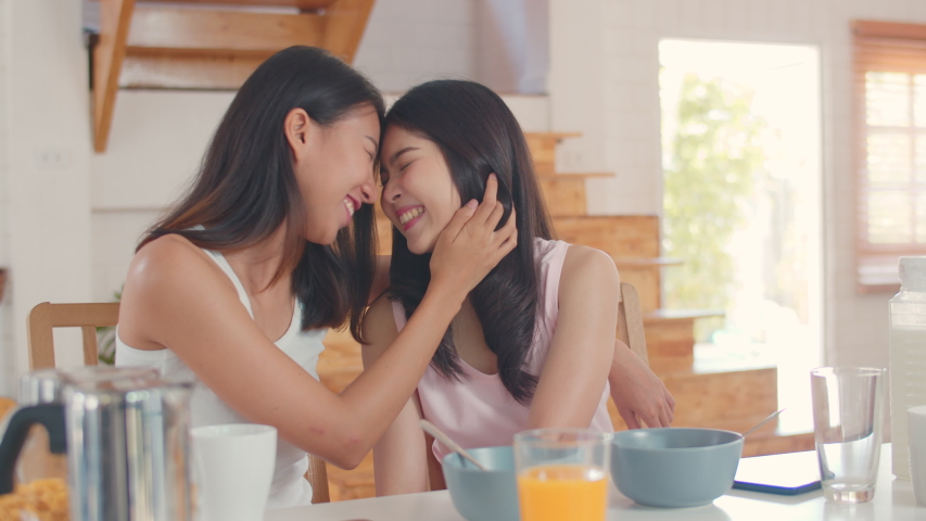 Лесбиянки молоко. Утро азиатка кухня лесби. Young Asian woman lesbian couple smiling Happiness looking. Японка даëт падруге своë молоко лесби. Watch Asian young wife enjoy cheating threesome sex.