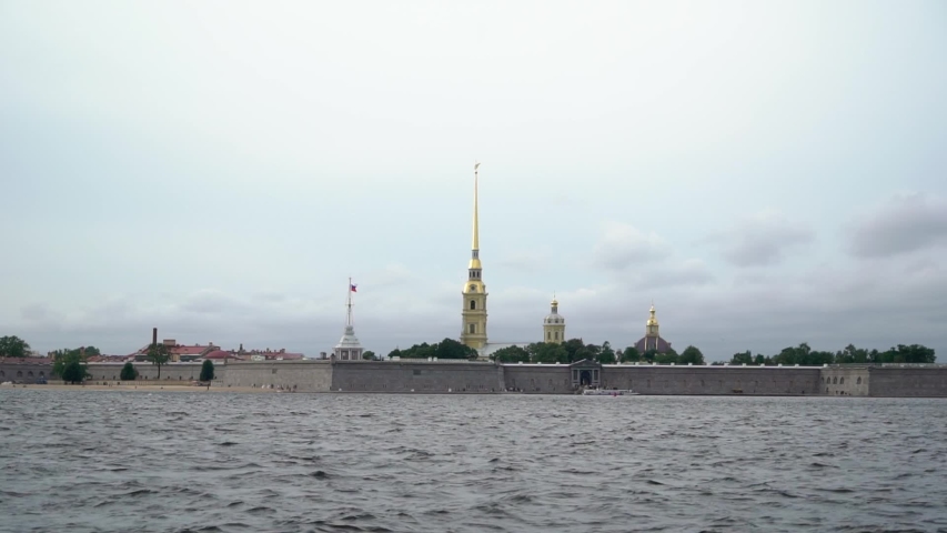 The city on neva river. Петропавловская крепость футаж.