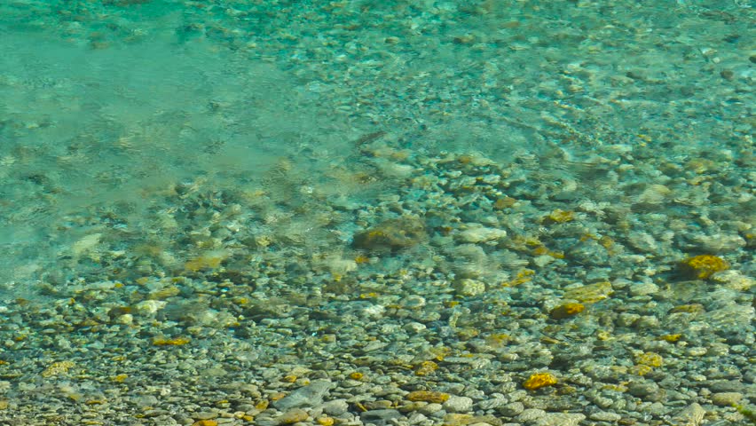 Crystal Clear Water In A Videos De Stock 100 Libres De Droit