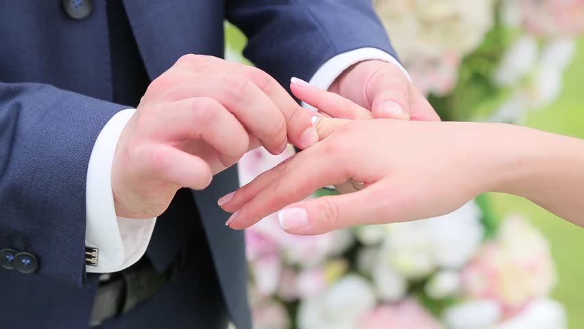Wedding Rings. Groom And Bride With Wedding Ring. Hands Of Wedding - 852x480 - jpeg Holding Hands Marriage Rings