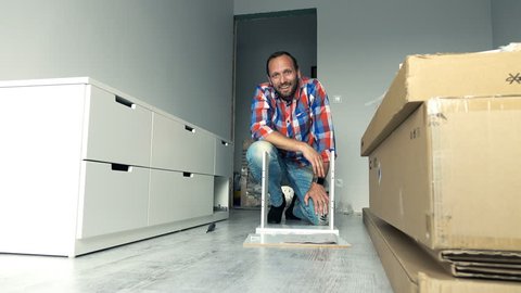Person Unpacking Big Box In Stockvideos Filmmaterial 100