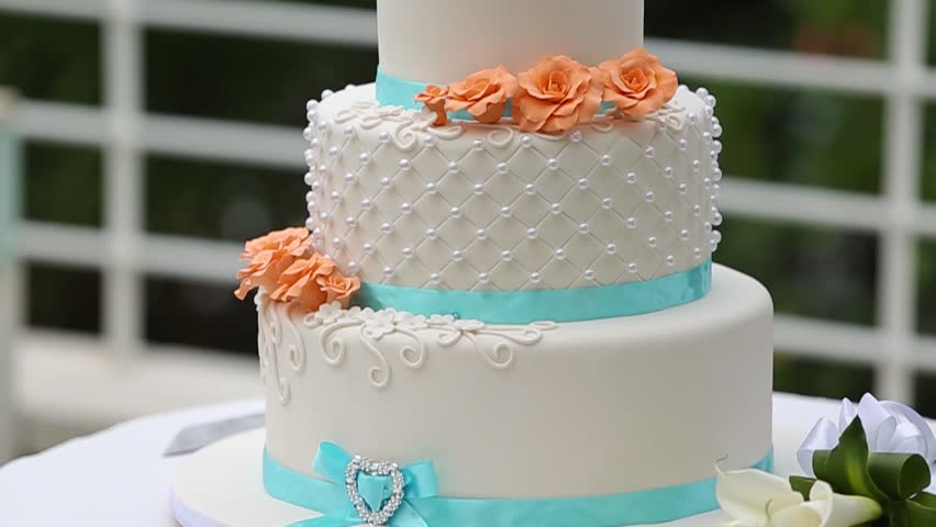 Wedding  Cake  On The Beach Glare Of The Sun On The Water   Wedding  Cake  On The Beach Glare Of The Sun On The Water