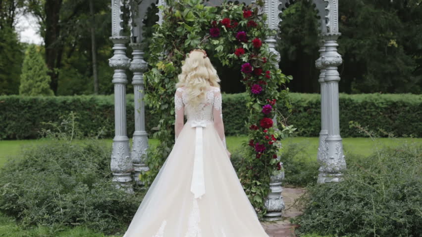 Blond Bride With Long Curly Stockvideos Filmmaterial 100