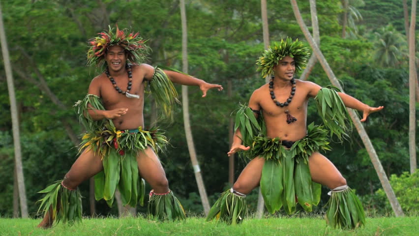 Video de stock de polynesian young men in grass skirts 22490