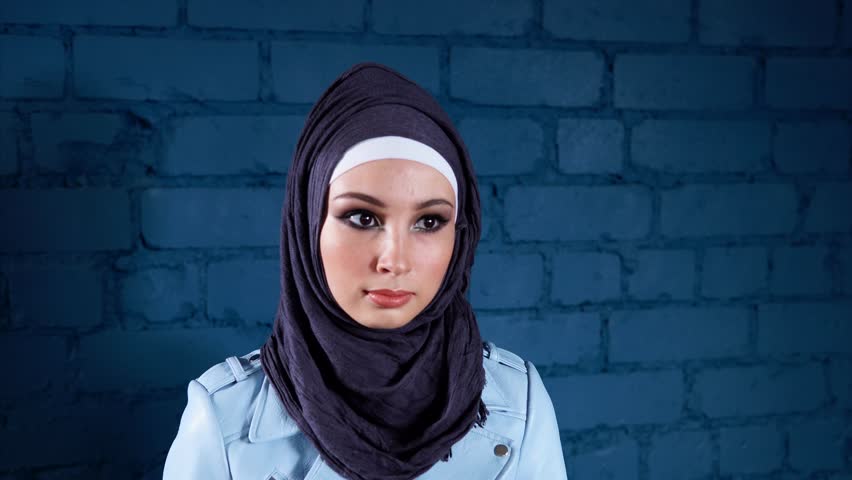 Арабка. Картинка девушка в голубом платке. Араб в синем платке. Ahlam al arab blue water от ard al zaafaran, 100ml. Blue arab.