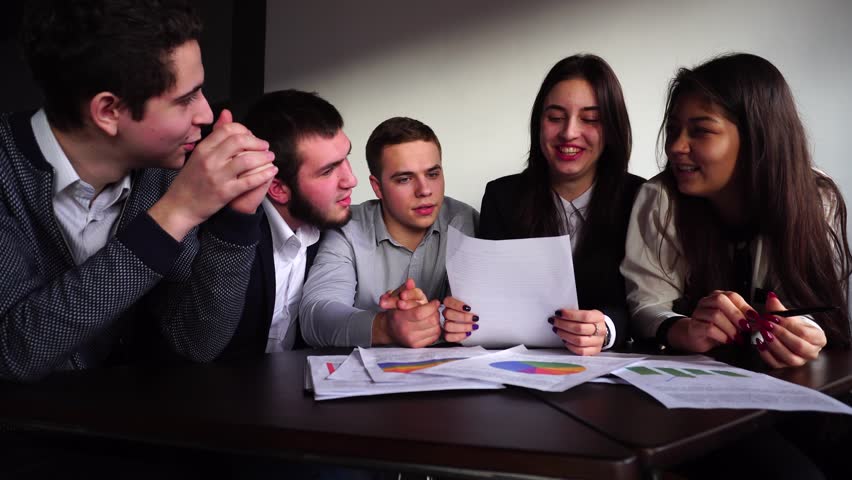 نتيجة بحث الصور عن colleagues laugh together