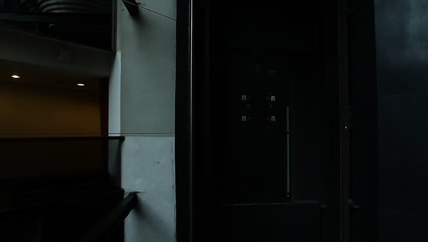 Лифт без света. Лифт внутри без света. Шахта лифта без света. Темнота лифт без света.