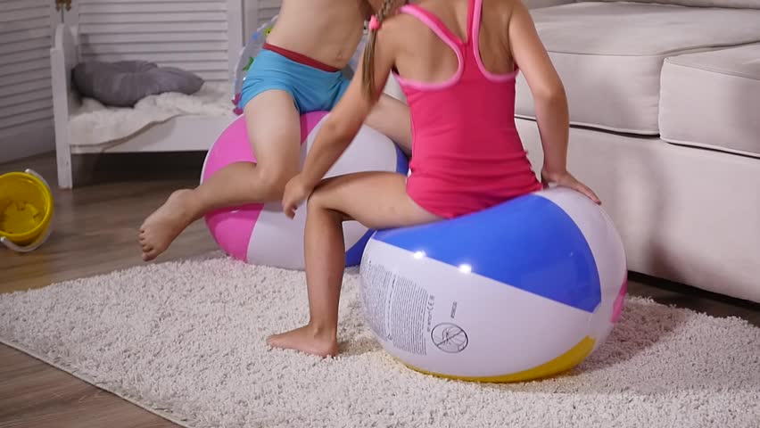 Bounce her. Beachball sit Pop. Sit Pop a Intex Beachball. Beachball Bounce. Girl+inflate+Beachball.