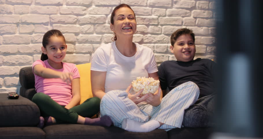 modern family watching television Watch modern family season 9 online hd free stream modern family full seasons and episodes for free on fmovies. modern family watching television Watch modern family season 9 online hd free stream modern family full seasons and episodes for free on fmovies.
