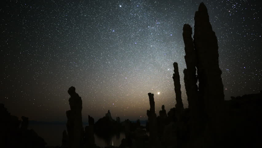 4K Astro Time Lapse Of Mono Lake Tufa Formation During Sunrise -Tilt ...